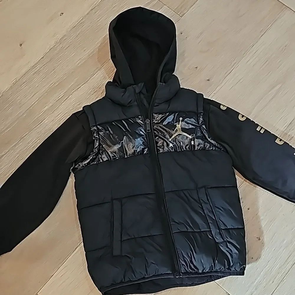 Black Jordan puffer jacket size 5/6